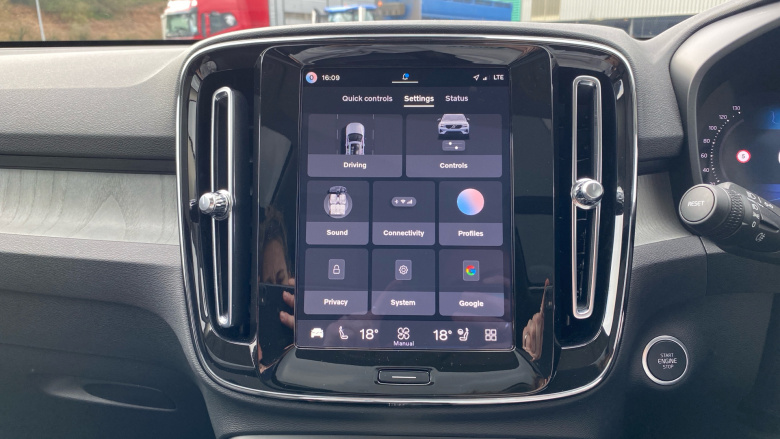 Volvo XC40 2.0 B3P Ultra Dark 5dr Auto Petrol Estate